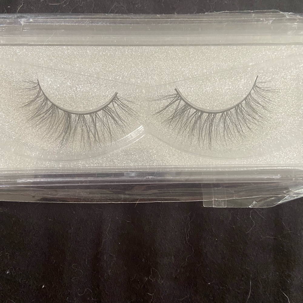 False Eyelash Bundle - Picture 7 of 8